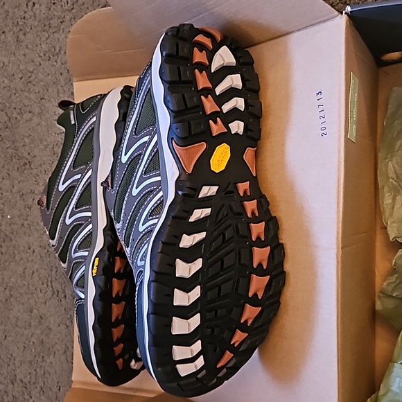 Men's Shoes - Picture 6 of 6